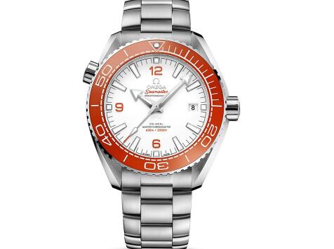 The orange tone endow the timepiece with fresh and amazing visual effect.