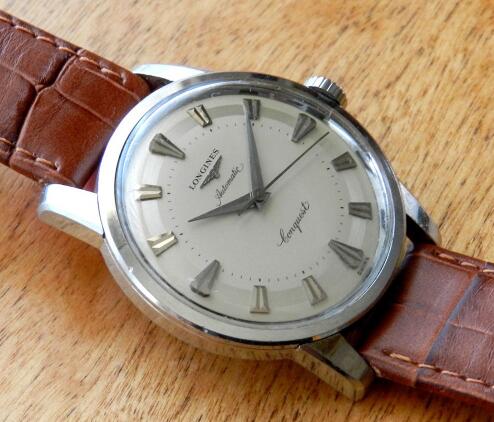 The original Longines Conquest watches look very elegant.