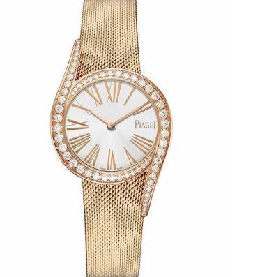 The diamonds on the bezel enhance the charm of the model.