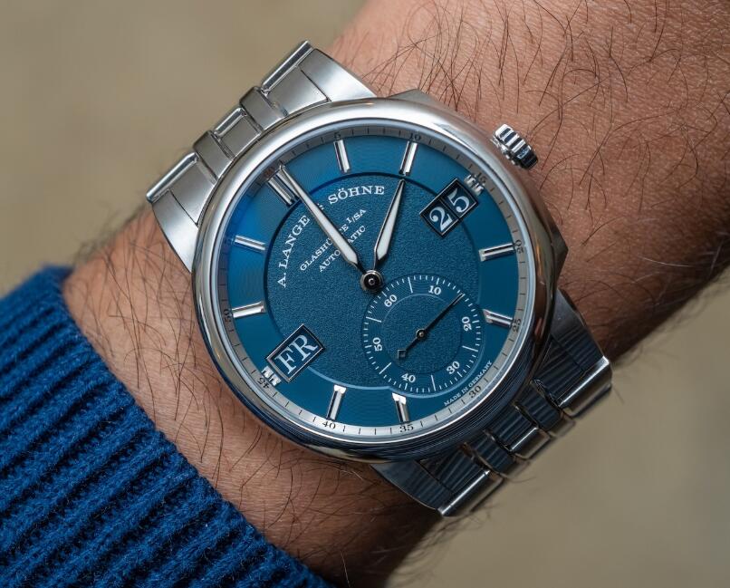 Online fake watches for men are decorated with blue dials.
